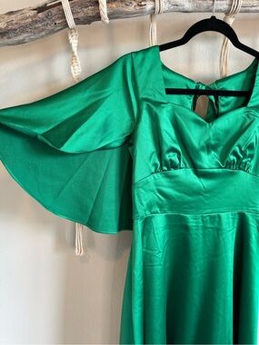 NWT Voodoo Vixen Mariah Green Cape Dress Vintage Style 1930s 1940s size Medium